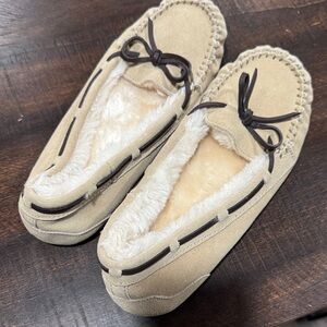 Kohl's Tan Women's Slippers with Black Accents
